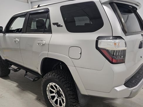 Used 2018 Toyota 4Runner TRD Off-Road AWD/4WD image 4