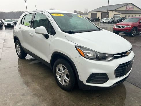 Used 2017 Chevrolet Trax LS image 2