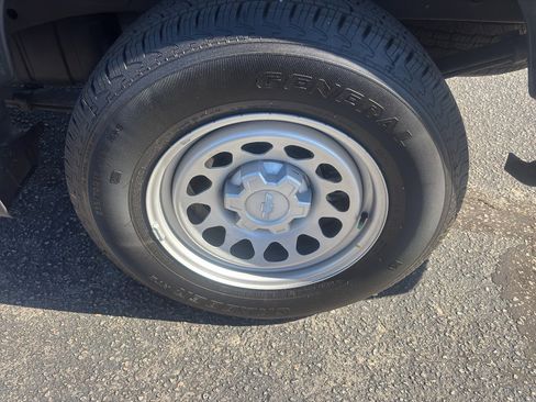 Used 2025 Chevrolet Silverado 1500 W/T image 9