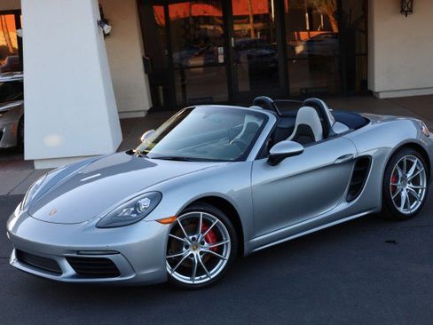 Used 2017 Porsche 718 Boxster S image 4