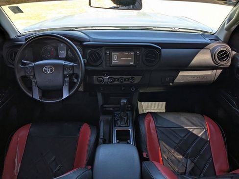 Used 2019 Toyota Tacoma SR w/ SR Convenience Package image 11