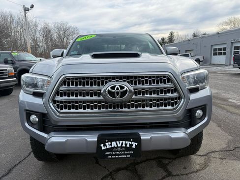 Used 2016 Toyota Tacoma TRD Sport w/ Premium & Technology Package image 3