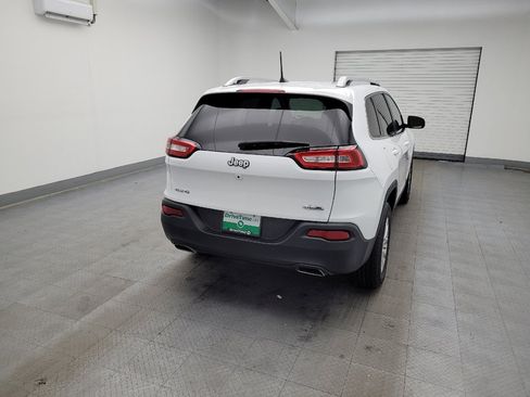 Used 2018 Jeep Cherokee Latitude Plus image 7