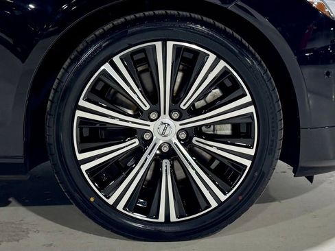 Used 2023 Volvo S90 B6 Plus image 28