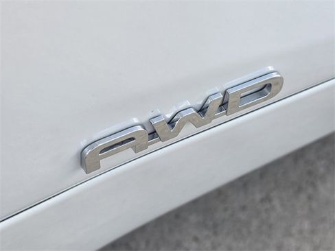 Used 2026 Toyota Highlander XLE image 10