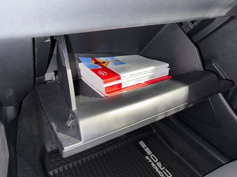 Certified 2025 Toyota Corolla Cross XLE image 29