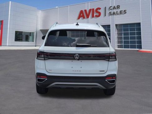 Used 2025 Volkswagen Taos SE AWD/4WD image 6