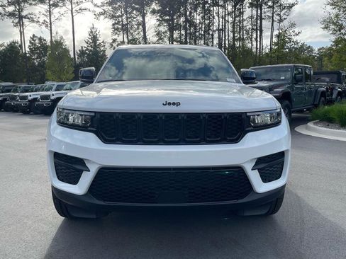 New 2025 Jeep Grand Cherokee Altitude image 37