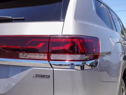 Used 2024 Volkswagen Atlas SEL Premium R-Line AWD/4WD image 6