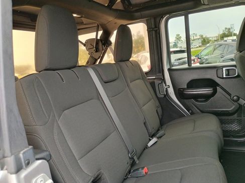 Used 2018 Jeep Wrangler Unlimited Sport image 20