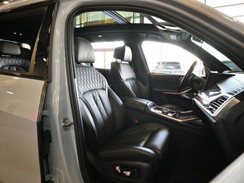 Used 2023 BMW X7 M60i w/ Executive Package image 30