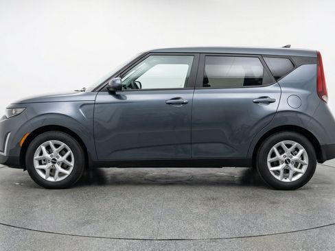 Used 2025 Kia Soul LX w/ LX Technology Package FWD image 5