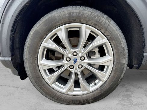 Used 2023 Ford Explorer XLT w/ Equipment Group 202A image 13