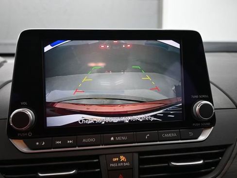 Used 2025 Nissan Altima 2.5 SV FWD image 15