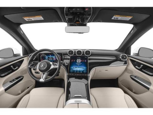 Used 2024 Mercedes-Benz GLC 300 4MATIC image 4