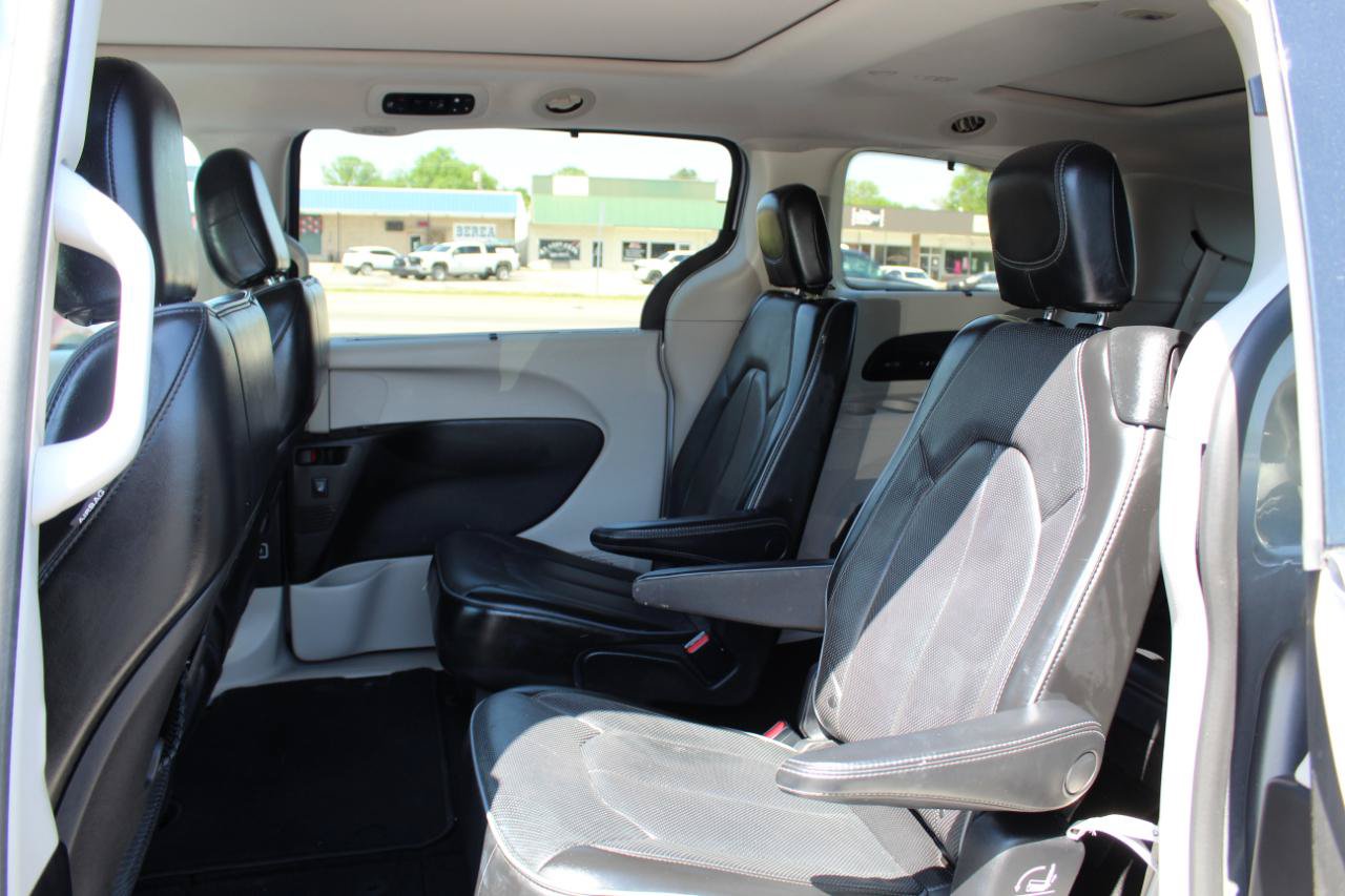 Used 2019 Chrysler Pacifica Limited FWD image 10