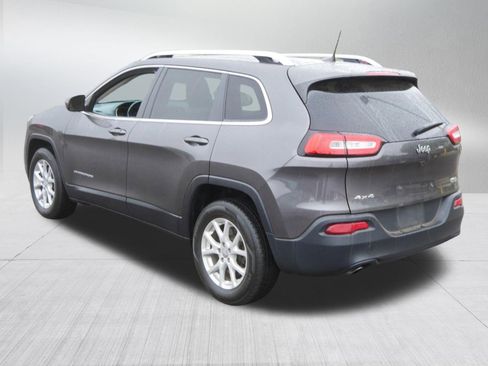 Used 2017 Jeep Cherokee Latitude AWD/4WD image 5