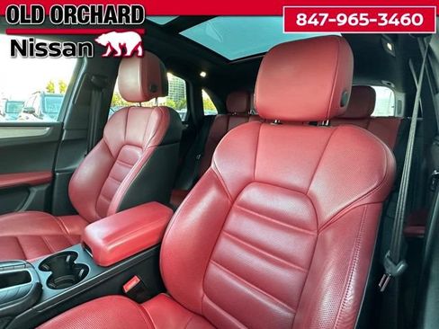 Used 2020 Porsche Macan Turbo AWD/4WD image 10