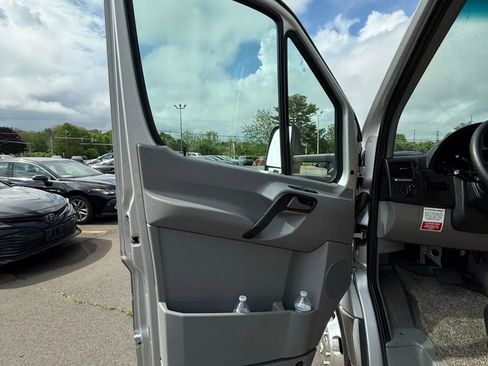 Used 2016 Mercedes-Benz Sprinter 3500 image 9