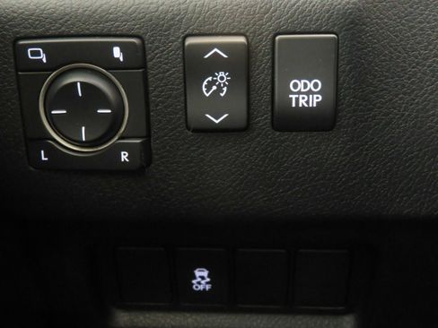 Used 2017 Lexus GX 460 w/ Navigation Package image 35