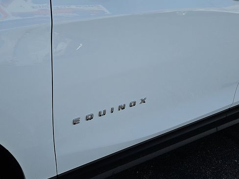 Used 2023 Chevrolet Equinox Premier FWD image 9