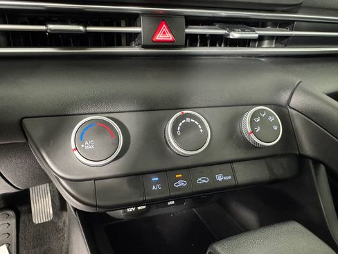 Used 2024 Hyundai Elantra SE FWD image 19