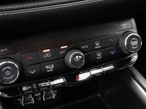 Used 2021 Dodge Durango SXT w/ 3rd Row Seating Group image 24