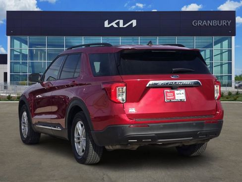 Used 2021 Ford Explorer XLT image 4