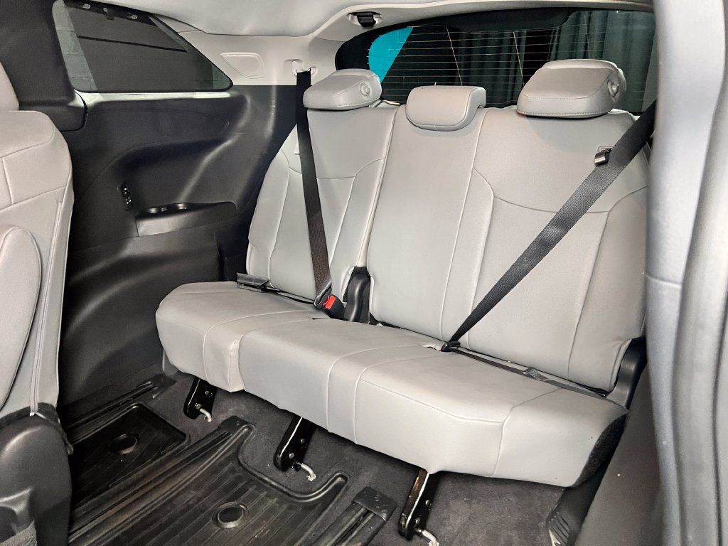 Used 2026 Toyota Sienna XLE AWD/4WD image 22