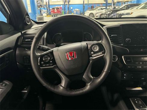 Certified 2022 Honda Pilot Black Edition image 17