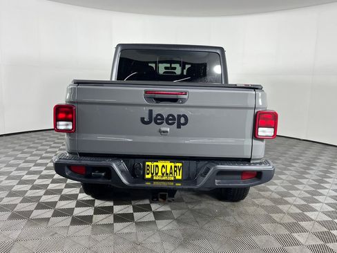 Used 2022 Jeep Gladiator Sport image 7