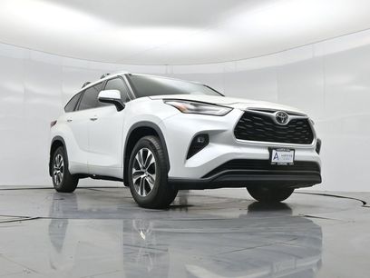 Used 2023 Toyota Highlander XLE