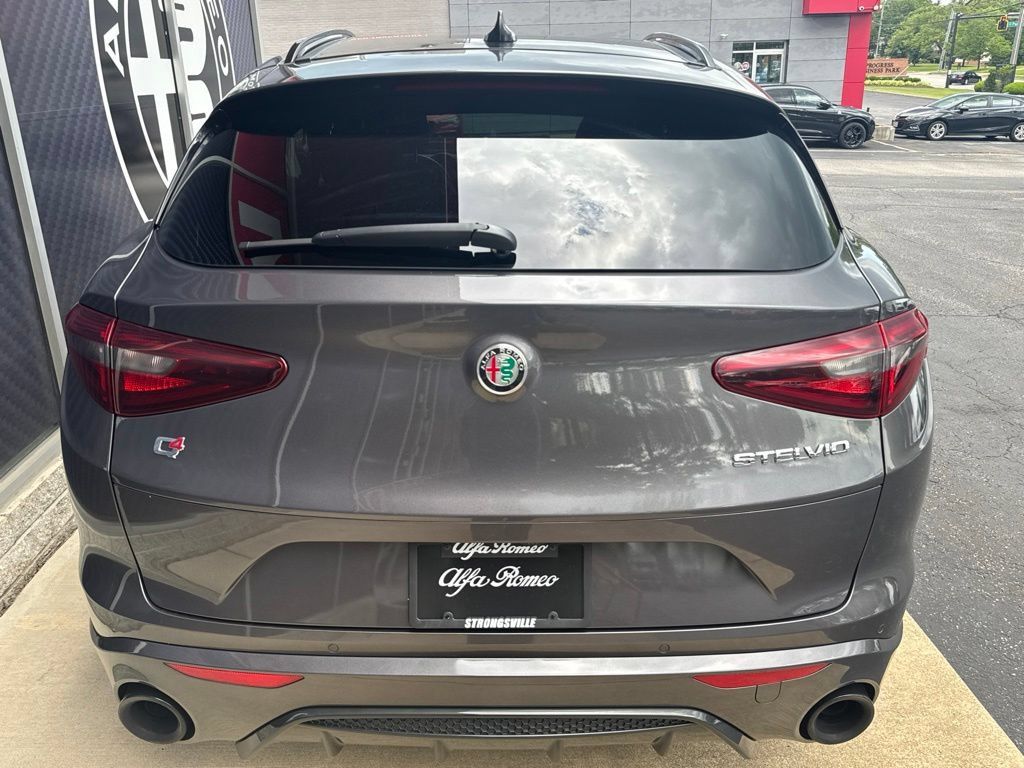 Used 2023 Alfa Romeo Stelvio Veloce AWD/4WD image 11