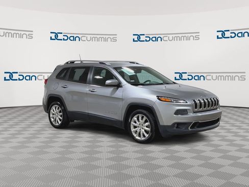 Used 2017 Jeep Cherokee Limited FWD image 2
