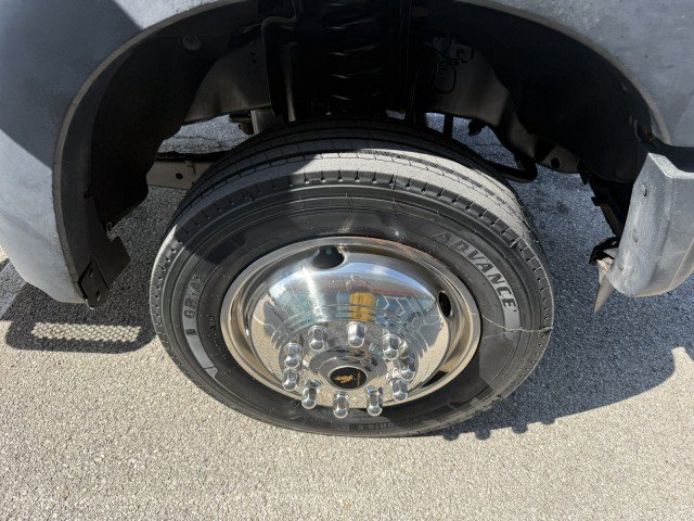 Used 2015 Ford F550 4x4 Regular Cab Super Duty image 13