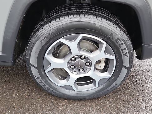 Used 2022 Jeep Compass Trailhawk image 8