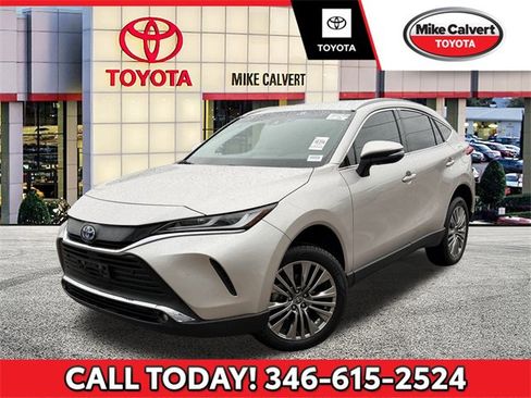 Used 2024 Toyota Venza XLE image 1