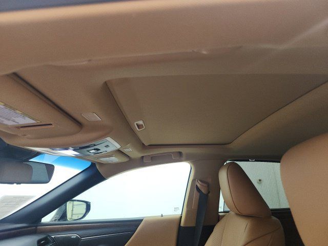 Used 2025 Lexus ES 300h Ultra Luxury FWD image 17