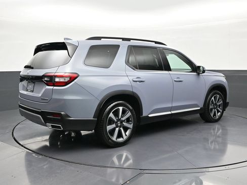 Used 2025 Honda Pilot Touring image 5