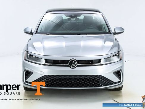 Used 2025 Volkswagen Jetta SE w/ Sunroof Package FWD image 16