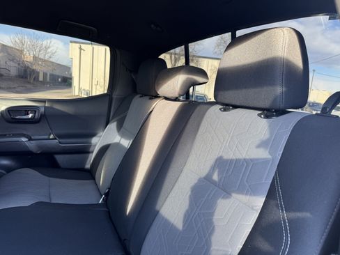 Used 2020 Toyota Tacoma TRD Off-Road w/ Technology Package image 15