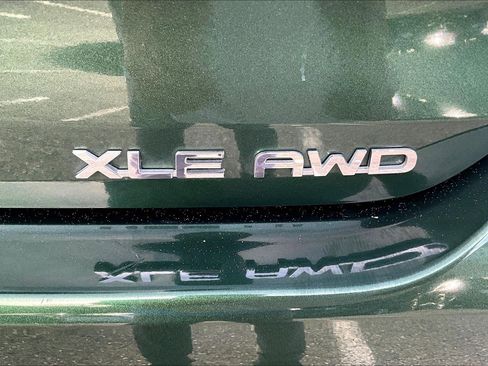 Used 2025 Toyota Highlander XLE image 8