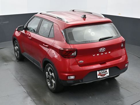Used 2022 Hyundai Venue Limited image 30