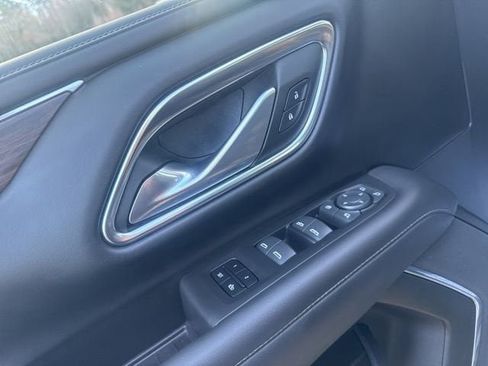 Used 2022 Chevrolet Tahoe LT w/ LT Signature Package AWD/4WD image 9