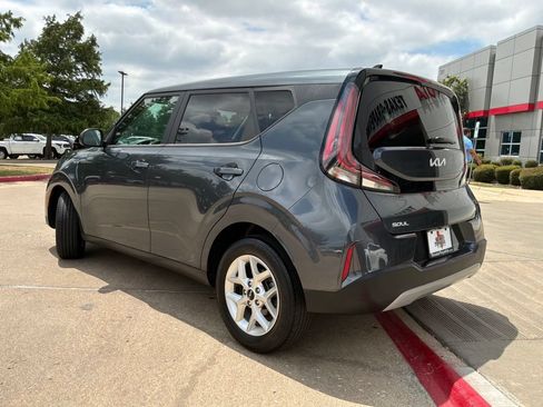 Used 2024 Kia Soul LX w/ Option Group 015 FWD image 8