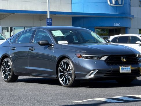 Used 2024 Honda Accord Touring image 7