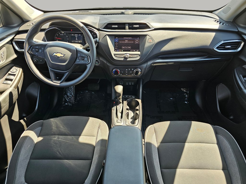 Used 2023 Chevrolet TrailBlazer LT FWD image 2