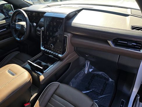 Certified 2026 GMC Yukon Denali Ultimate AWD/4WD image 32