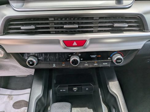 Used 2020 Kia Telluride LX FWD image 25