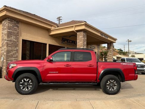 Used 2019 Toyota Tacoma TRD Off-Road image 3